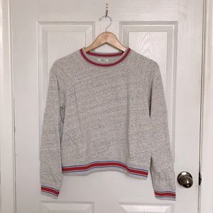 Sweater with raglan sleeves